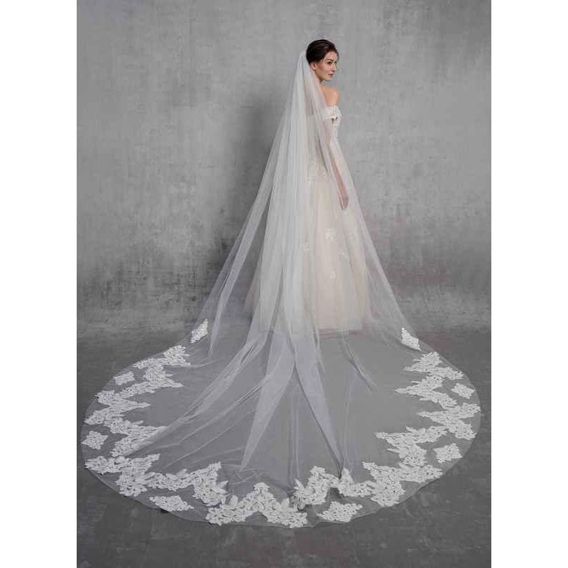 One-tier Lace Applique Edge Cathedral Bridal Veils With Lace